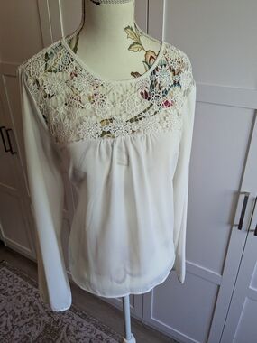 Cream Lace Yoke Long-Sleeve Blouse - Women's